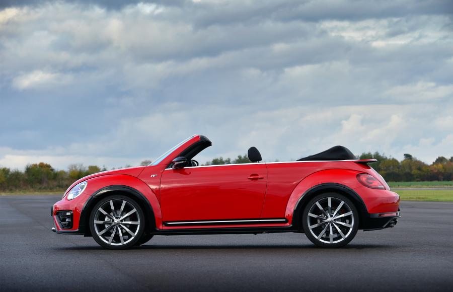  Volkswagen Beetle Cabriolet R-Line 2016 года  (UK) (фото 7 из 32)